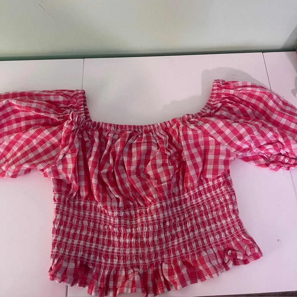 This a large smocked crop top buff sleeves red plaid - Picture 2 of 4